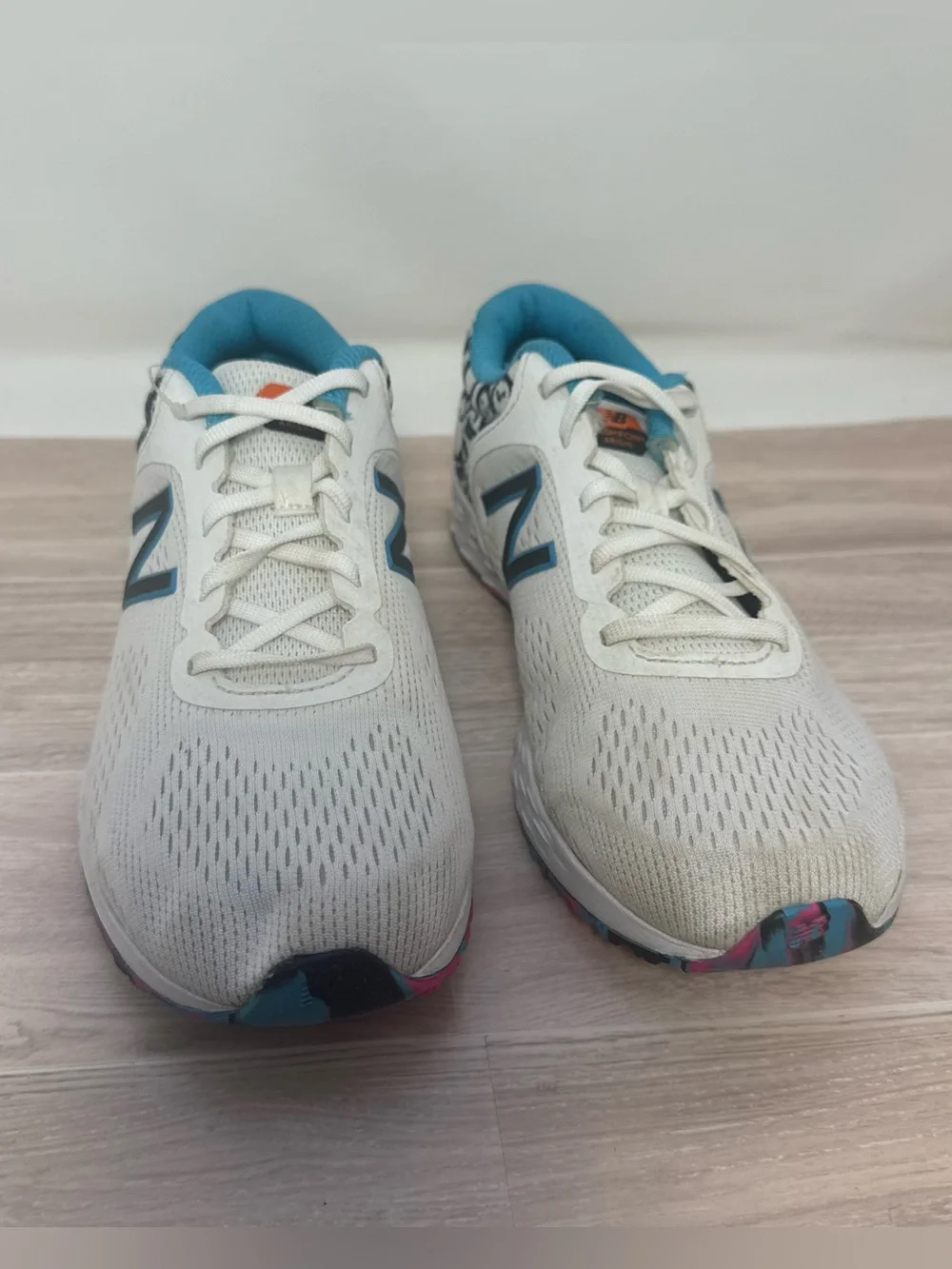 Kids New Balance White Blue Fresh Foam Arishi V2 Bungee Running Shoe Size 4.5